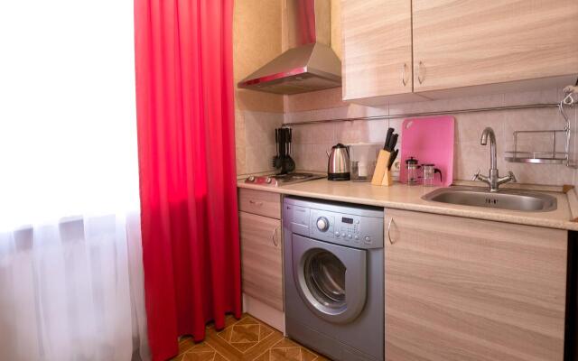 Пять звезд на Карла Маркса 146