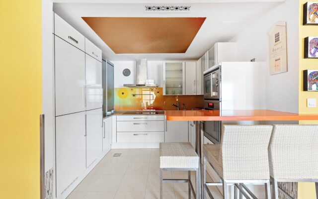 Stonetree - Spacious 2 BR - Near Beach