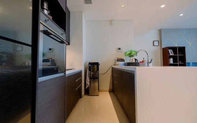 Classy 2BR Casa Domaine Apartment with Maid Room By Travelio