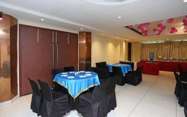 OYO 13602 Hotel The Town House