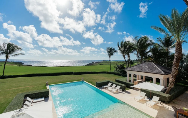 Oceanfront Luxury Villa With Amazing Staff