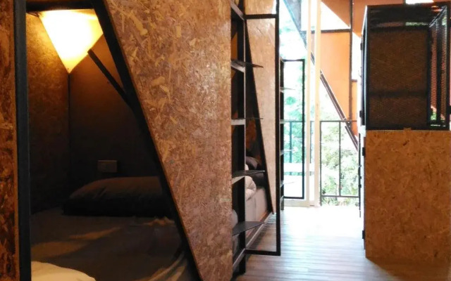 Rest Up Hostel At Nimmanhemin By Hjz