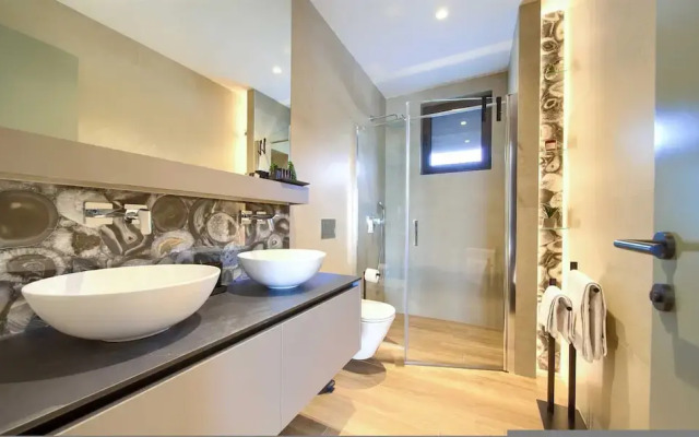 Villa Lord With Heated Pool Jacuzzi and Sauna