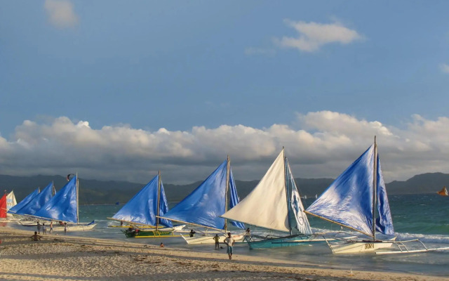 Golden Phoenix Hotel Boracay