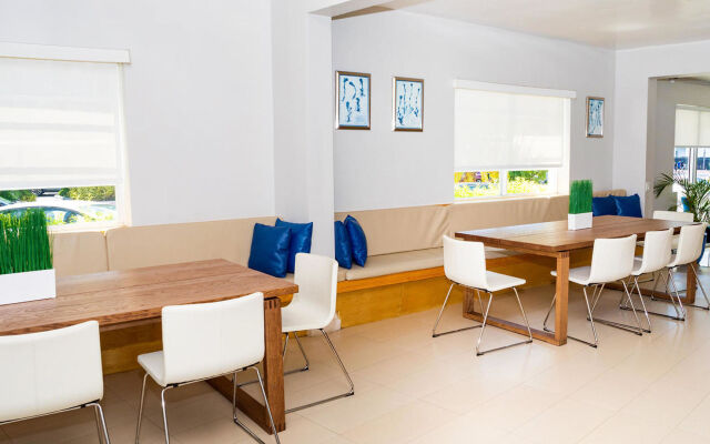 Aqua Hotel & Suites