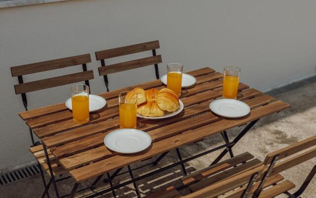 Amazing Villa With Terrace by Homing