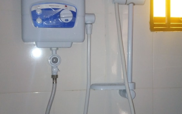 Kazinga channel lodge