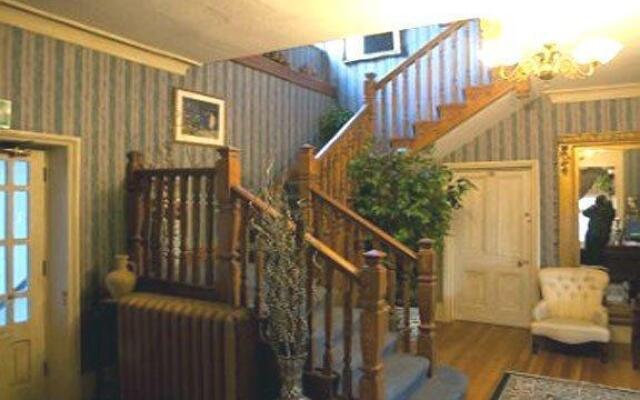 Fines Bayliwick Hotel