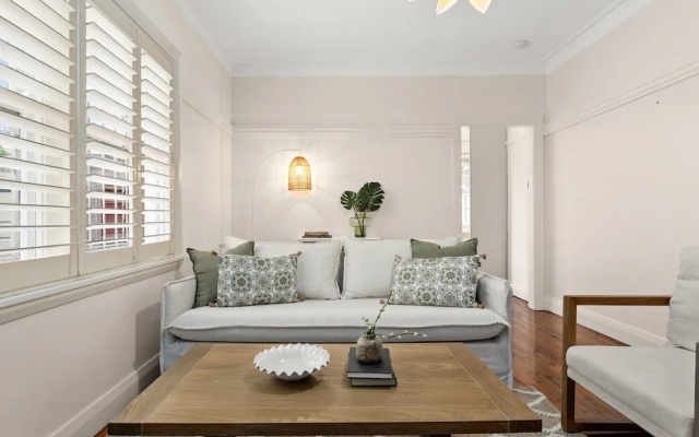 Art Deco Coastal Living, Minutes to the Sand – Guest Rooms – Sydney