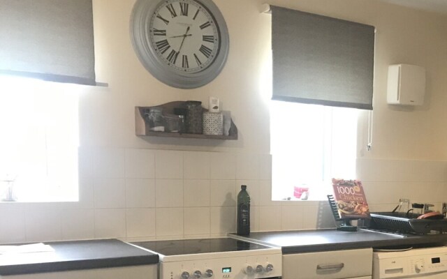 Cosy Romantic Boutique King bed Apartment Nuneaton