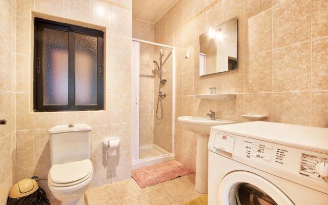 MS26 - Spacious Maisonette By The Sea