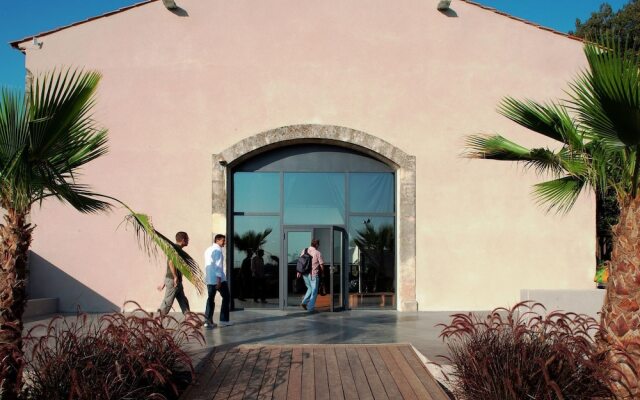 Semi-detached Home in Mediterranean Style, With Nice AC