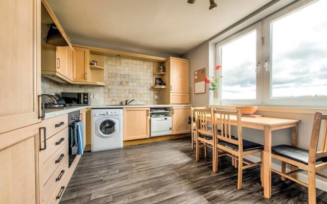 Gorgeous 2BR City Centre Apt with Parking