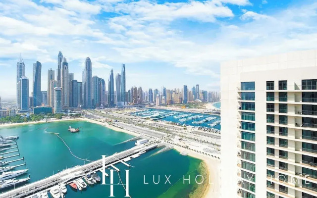 LUX The Marina Vista Beachfront Suite 3