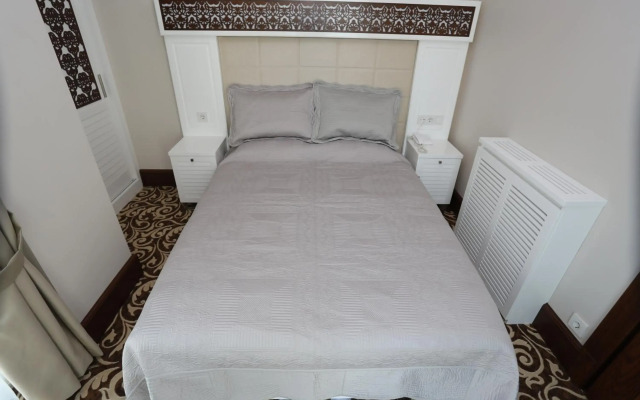 K Suites Hotel
