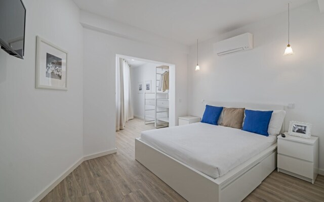 Drapes Design Apartments I by An Island Apart