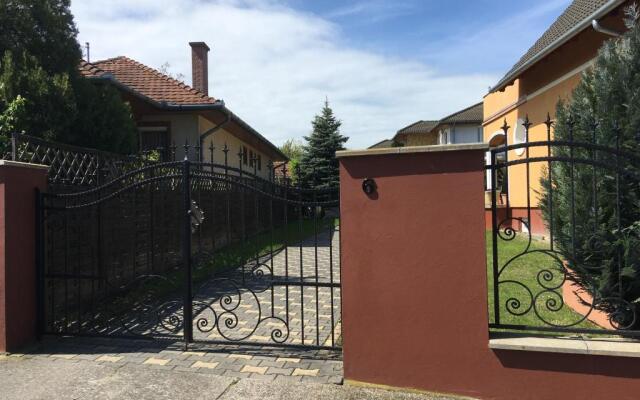 Balatonlelle Apartmanház