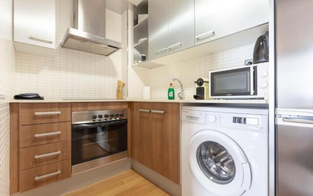 Beautiful Apartment in Abat Street by Batuecas