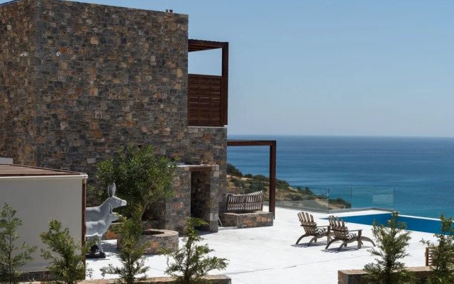 Plaka Sea Front Residence