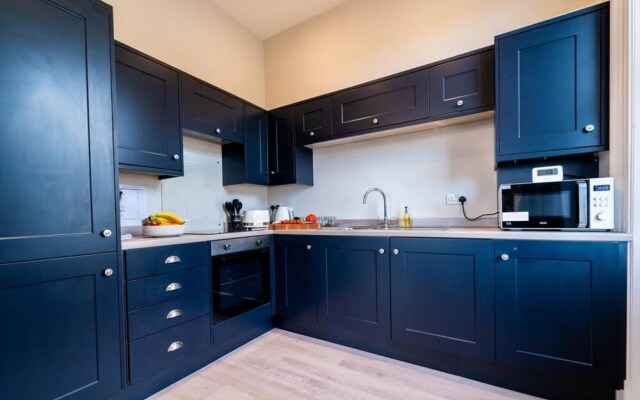 Stylish 3 Bedroom Maisonette