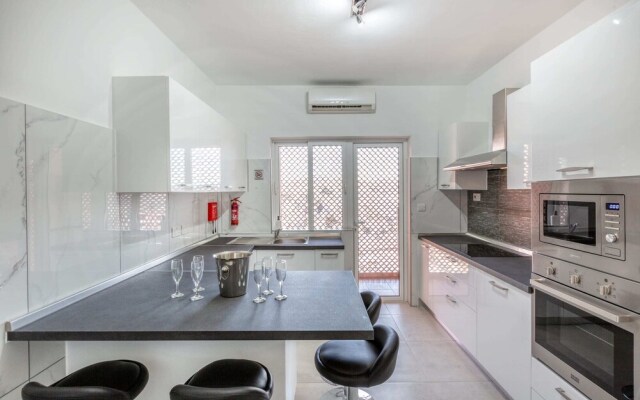 Pool Apartment