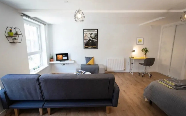 Studio flat with free Parking