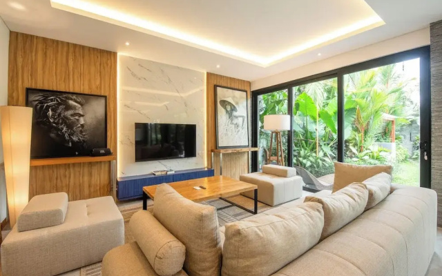Chic 3BR Villa Modern Comfort in Central Seminya