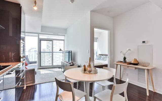 Brilliant High-Rise 2 Bed and Parking