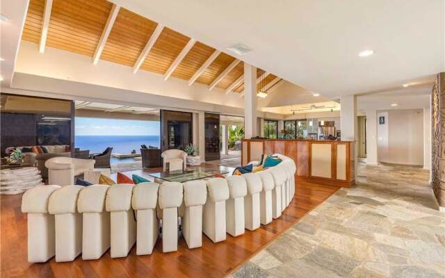Waterfall House 4 Bedrooms 3.5 Bathrooms Condo