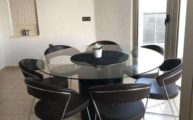 3b Pool Penthouse private hot tub - Larnaca center