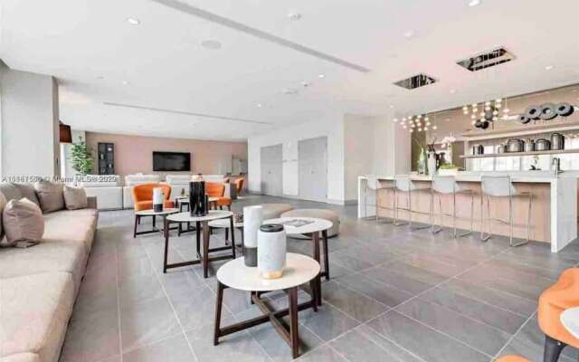 Apartment At Downtown Doral