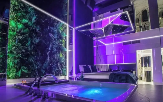 Apartments in Sky Tower with Bathtub near the window