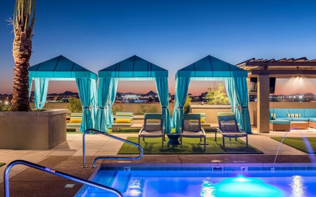 Rooftop Pool with Views-King Beds-Parking 1123