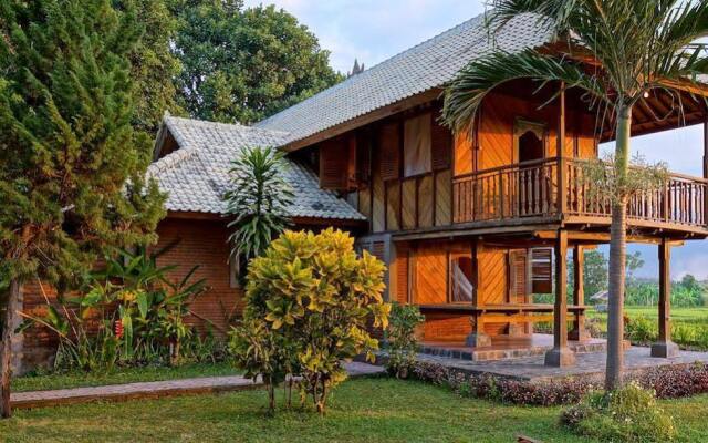 Shanti Loka Hotel