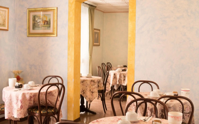 Hotel Trevi