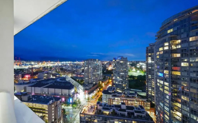 Water View Condo in Downtown Vancouver (2BR/2Bath)