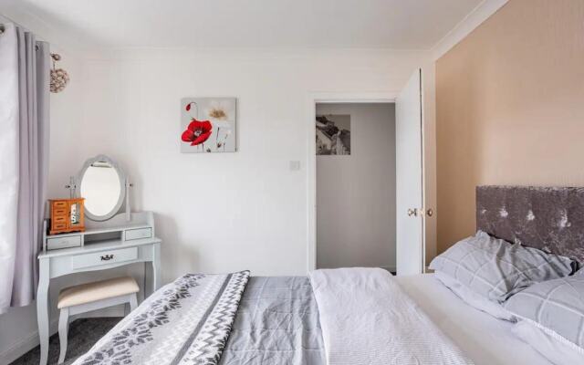 Captivating 2-bed House in Hamilton With Jacuzzi