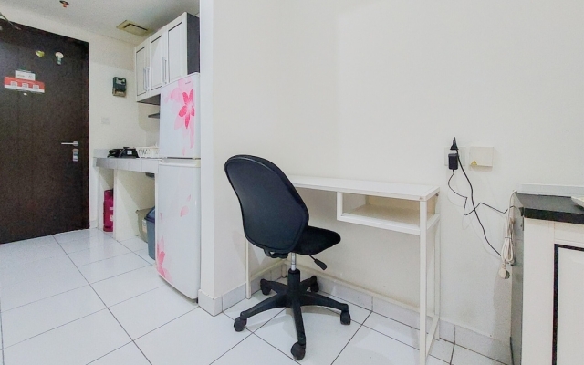 Simply Look And Homey Studio At Casa De Parco Apartment