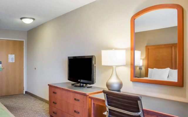 Comfort Inn & Suites West Chester - North Cincinnati