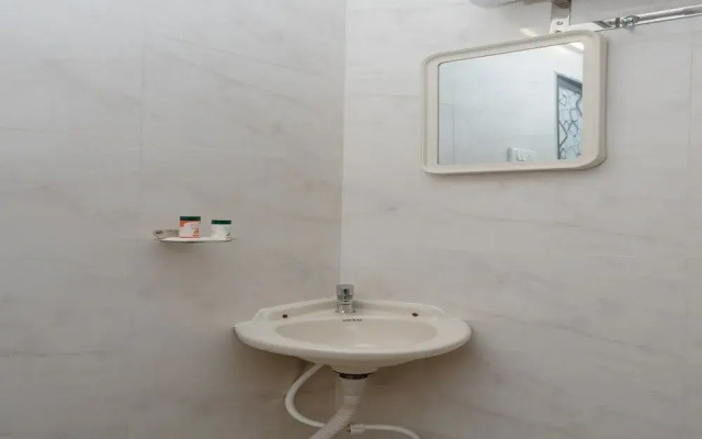 Everest Inn by OYO Rooms