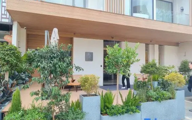 Wheat Courtyard