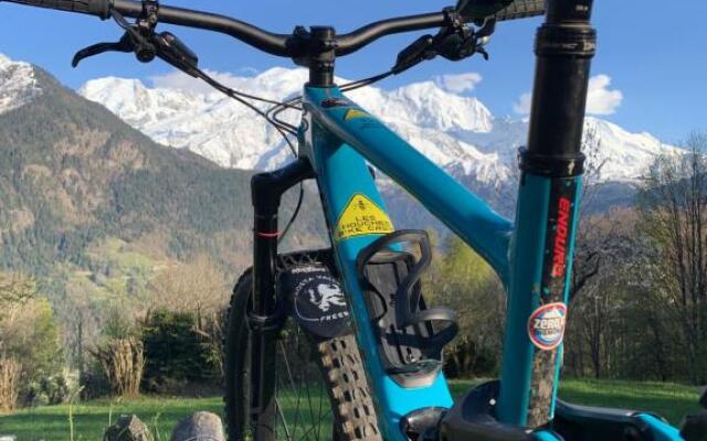 Appartement avec jacuzzi dans chalet privé, grande terrasse, parking gratuit