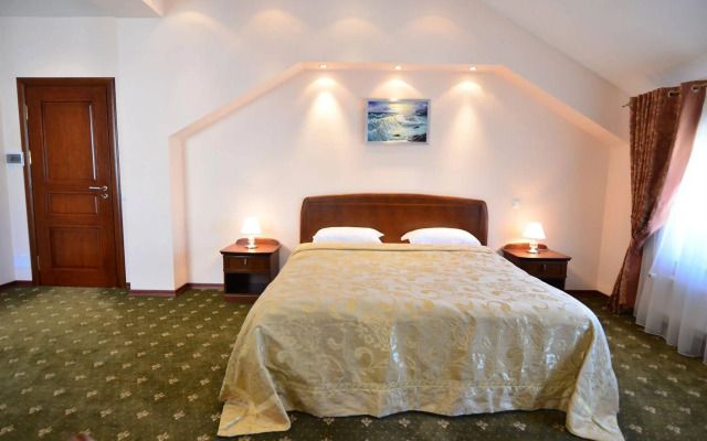 Platinum Hotel