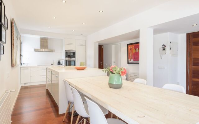 Posh Holiday Home With Pool, Library & Scenic Views in Jesus