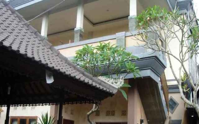 Adi House Homestay