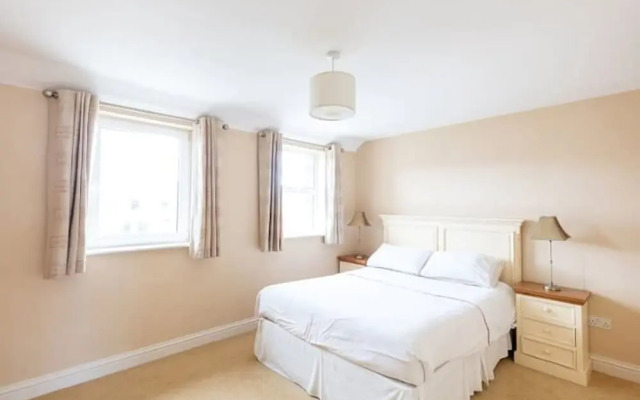 House 3 Dingle Manor Remarkable 3-bed House