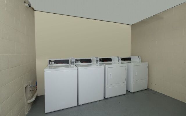 Travelodge by Wyndham Peoria