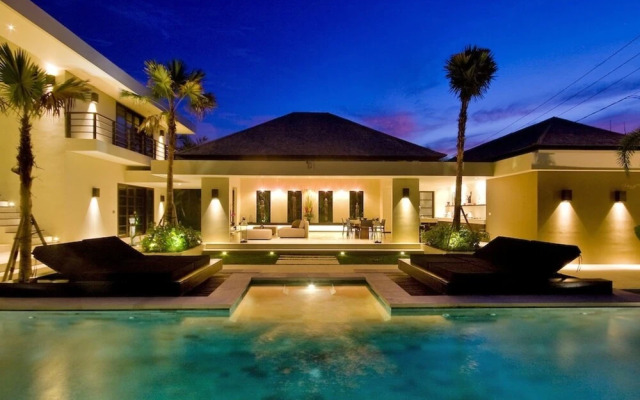 Private Villas, 4 Br, Canggu With Staff