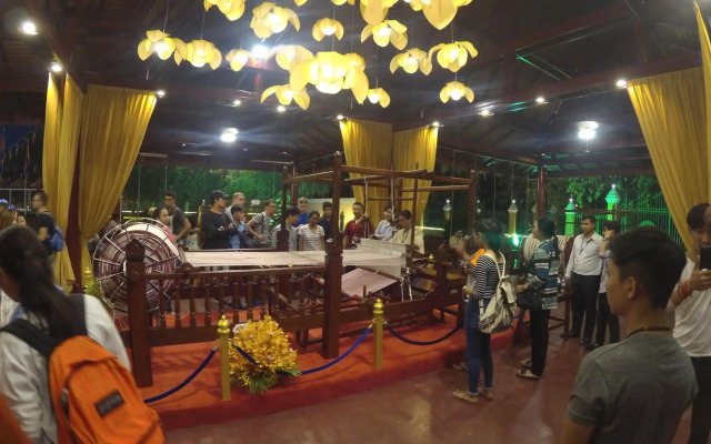 Golden Noura Villa Pub & Restaurant