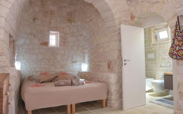 TD Trulli Della Magnolia Trulli w Amazing Garden